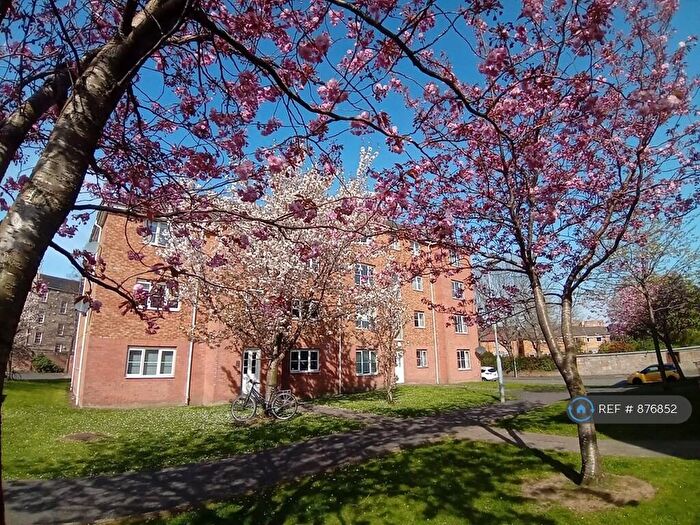 2 Bedroom Flat To Rent In Tullis Gardens, Glasgow, G40