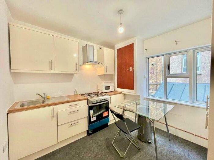 3 Bedroom Flat To Rent In Chalton Street, Euston, London, NW1