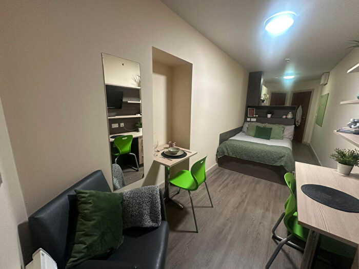 Studio To Rent In Halley House, - Hounds Gate, Nottingham, Nottinghamshire, NG1