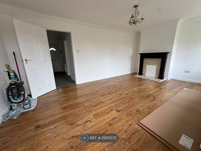 3 Bedroom Terraced House To Rent In Handcross Road, Luton, LU2