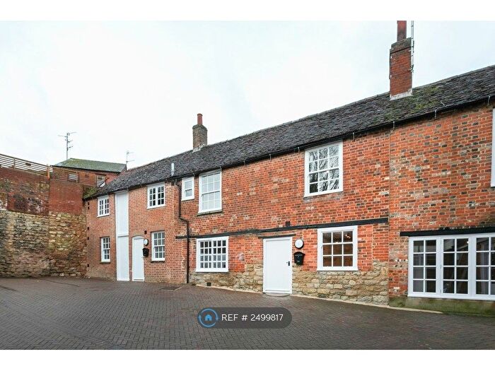 1 Bedroom Flat To Rent In Well Street, Buckingham, MK18