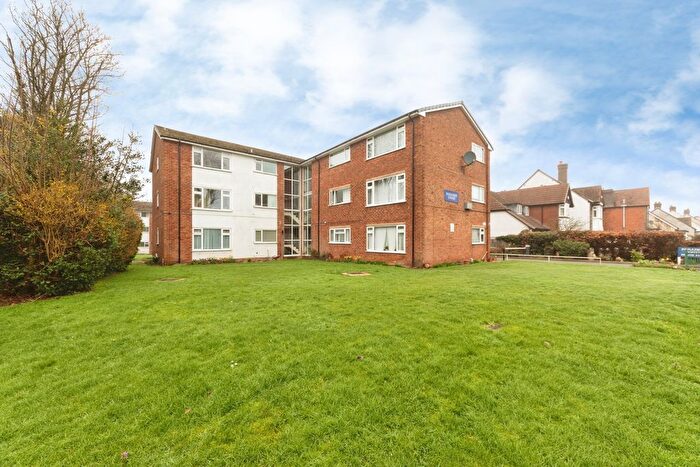 2 Bedroom Flat For Sale In Paradise Lane, Birmingham, West Midlands, B28