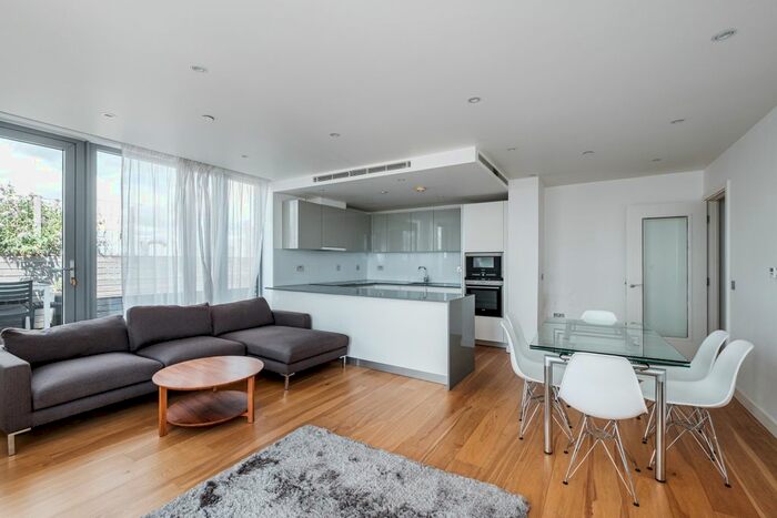 3 Bedroom Flat To Rent In Camley Street, London, N1C