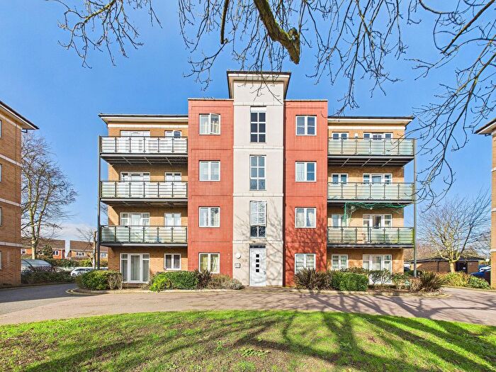 2 Bedroom Flat For Sale In The Parklands, Dunstable, LU5