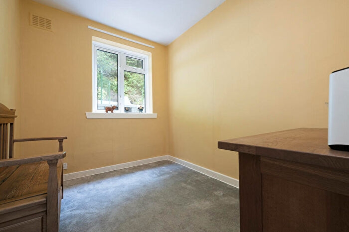 2 Bedroom Flat For Sale In Levanne Place, Gourock, PA19