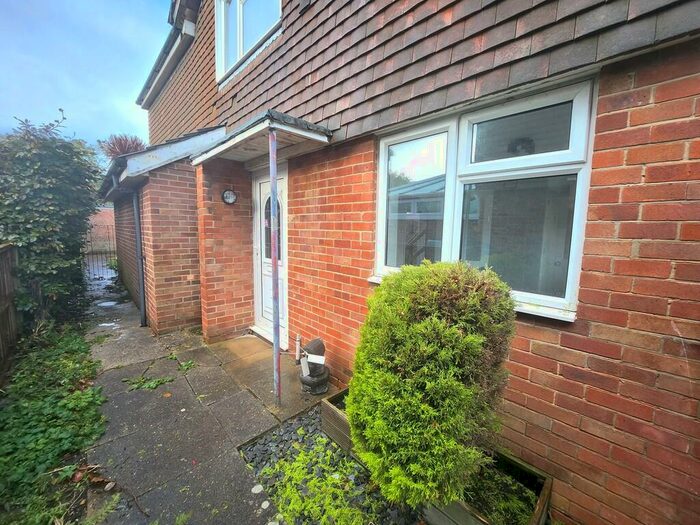 4 Bedroom Semi-Detached House To Rent In Carisbrooke Road, Gosport, PO13