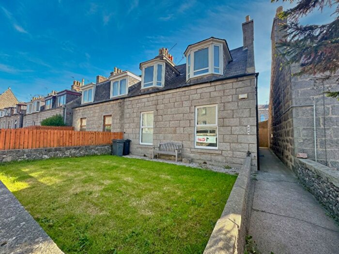 3 Bedroom Flat To Rent In George Street, City Centre, Aberdeen, AB25