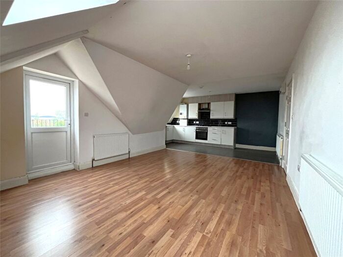1 Bedroom Flat For Sale In Stanwell, Surrey, TW19