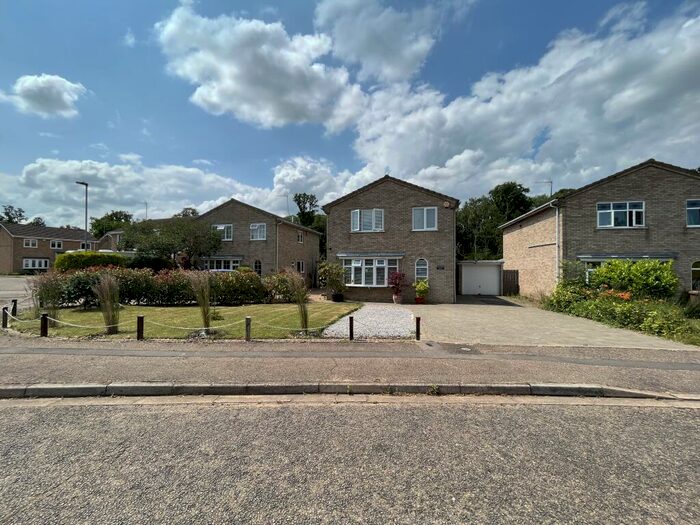 4 Bedroom Detached House For Sale In Dunsberry, Bretton, Peterborough, PE3