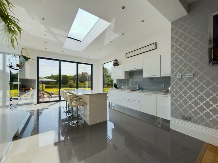 4 Bedroom Country House For Sale In Spronketts Lane, Bolney, Haywards Heath, RH17