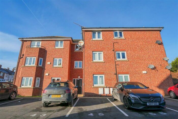 2 Bedroom Flat To Rent In Stradbroke Way, Leeds, LS12