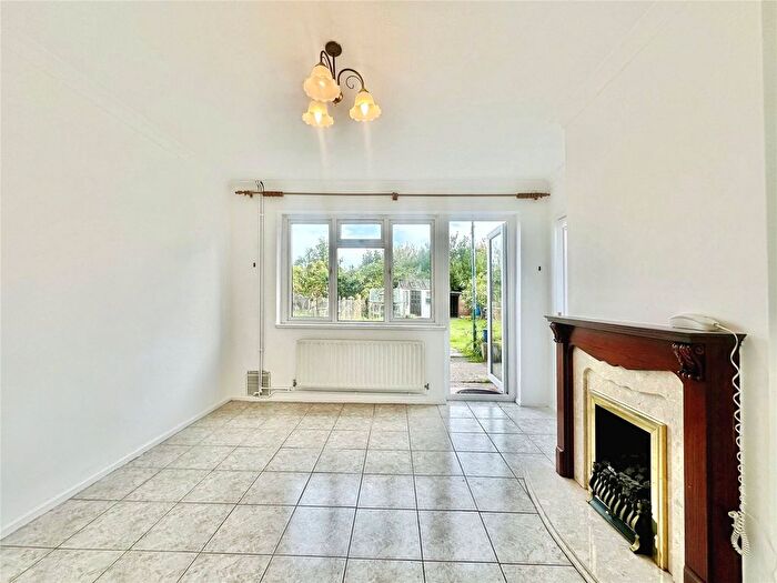 3 Bedroom End Of Terrace House For Sale In Attlee Drive, Dartford, Kent, DA1