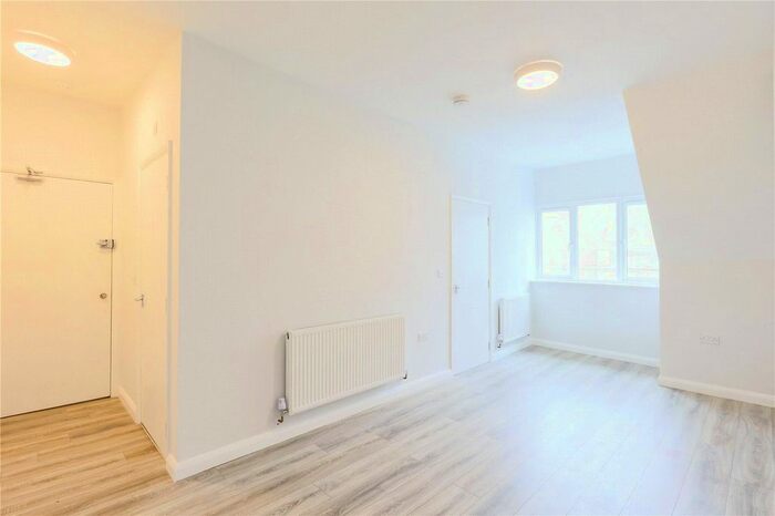 Studio To Rent In Mount View Road, Crouch Hill, London, N4
