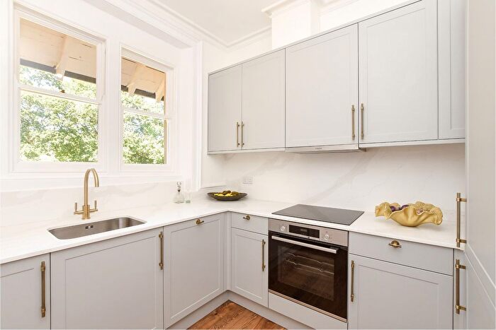 3 Bedroom Flat For Sale In Oakley Gardens, Merstham, RH1