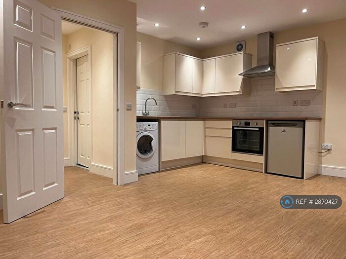 1 Bedroom Flat To Rent In Abbey House, Horsham, RH13