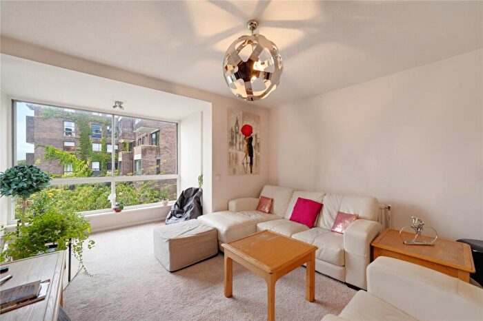2 Bedroom Apartment For Sale In Vicarage Crescent, SW11