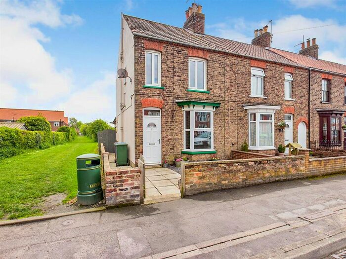 2 Bedroom End Of Terrace House For Sale In York Road, Driffield, YO25