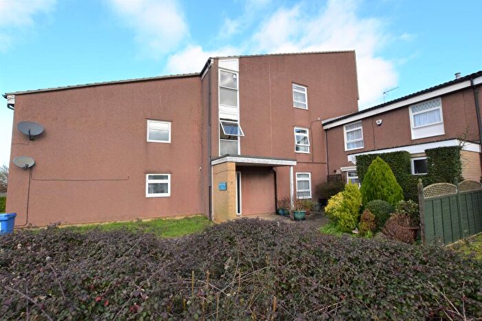 2 Bedroom Flat To Rent In Mallows Green, CM19