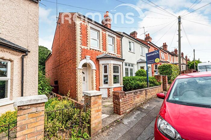 3 Bedroom End Of Terrace House To Rent In Beecham Road, RG30