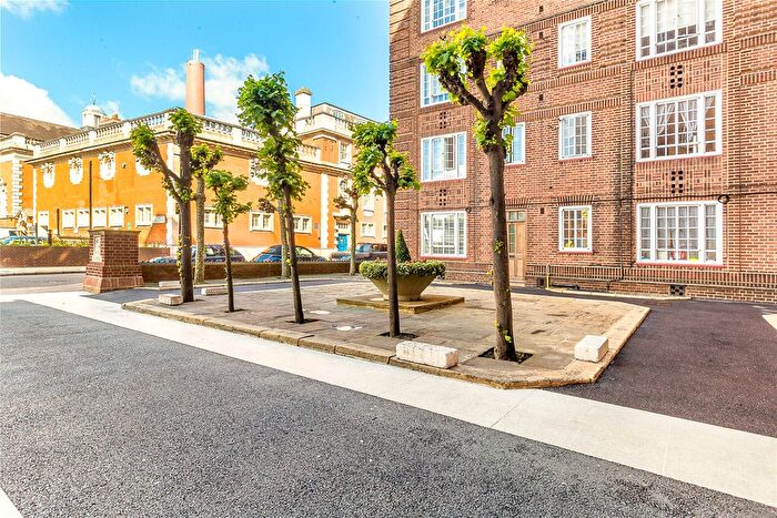 2 Bedroom Flat For Sale In Swan Court, Chelsea Manor Street, London, SW3