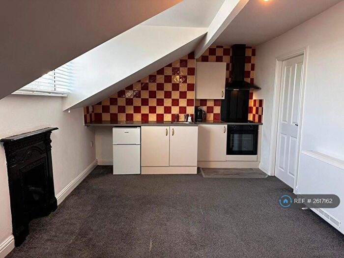 Studio To Rent In Nursery Mount, Leeds, LS10