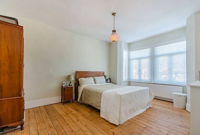 3 Bedroom Flat To Rent In Davenport Road, Hither Green, London, SE6