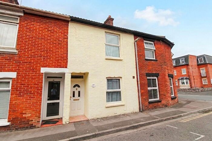 2 Bedroom Terraced House For Sale In York Road, Salisbury, SP2