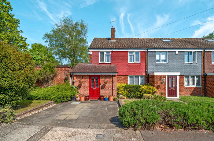 3 Bedroom End Of Terrace House For Sale In Clay Wood Close, Orpington, BR6