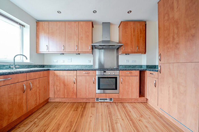 2 Bedroom Flat For Sale In Elm Road, Sidcup, DA14