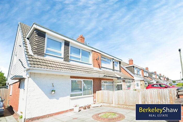 3 Bedroom Semi-Detached Bungalow For Sale In Trent Avenue, Maghull, Liverpool, L31