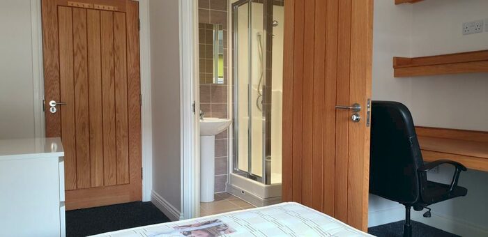 4 Bedroom Flat To Rent In Flat, Lord Tennyson House Rasen Lane, Lincoln, LN1
