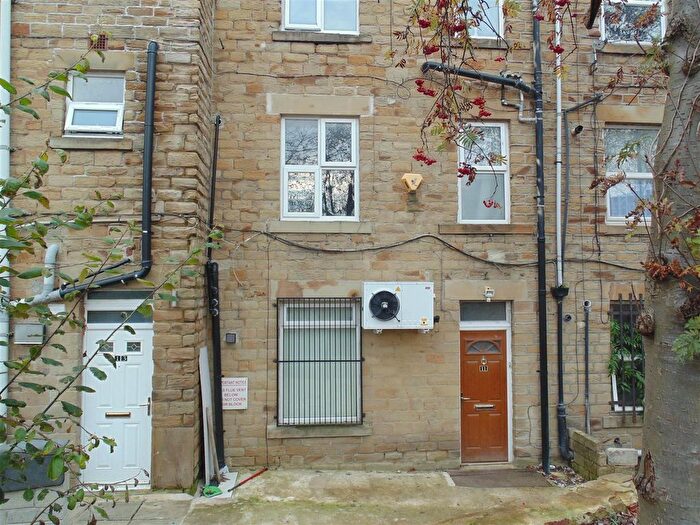 1 Bedroom Flat To Rent In Commercial St, Batley, WF17