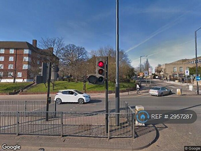 4 Bedroom Flat To Rent In Kings Court, Wembley London, HA9
