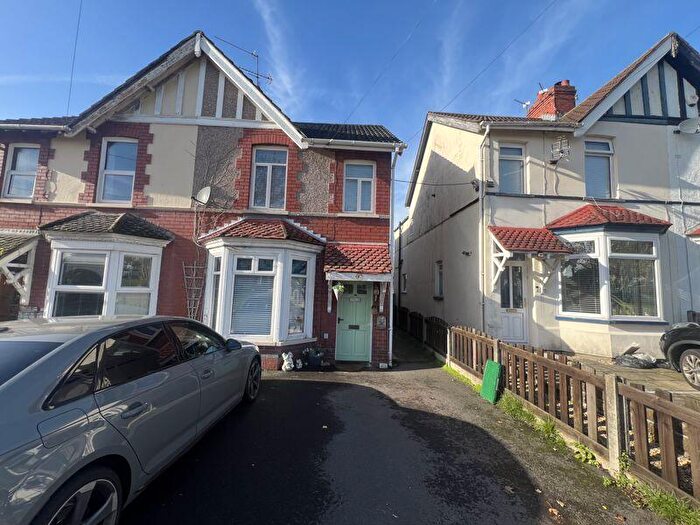 4 Bedroom Semi-Detached House For Sale In The Avenue, Caldicot, NP26