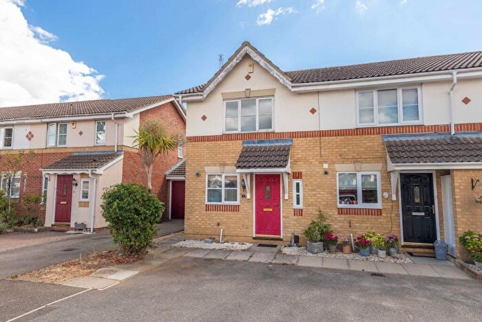 2 Bedroom End Of Terrace House For Sale In Molyns Mews, Cippenham, SL1
