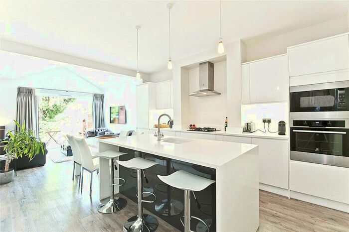 2 Bedroom Apartment To Rent In Limes Road, Weybridge, Surrey, KT13