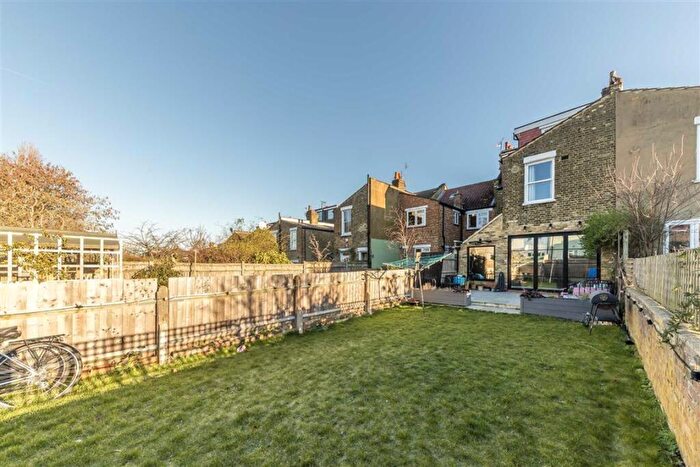 5 Bedroom House To Rent In Kinveachy Gardens, Charlton, SE7