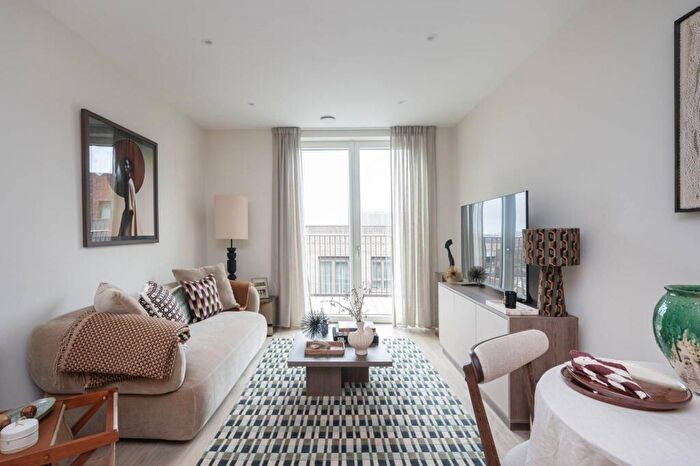 1 Bedroom Flat To Rent In Pearl Yard, Bermondsey, London, SE16