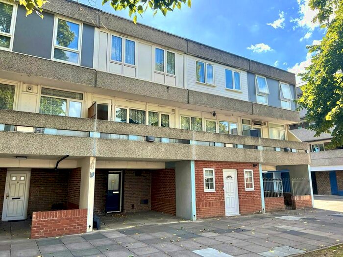 3 Bedroom Terraced House To Rent In Holstein Way, Erith, London, DA18