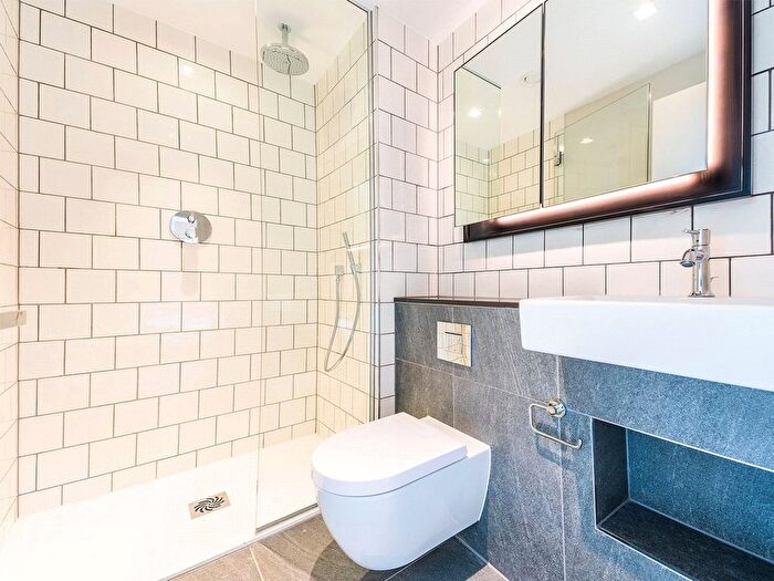 2 Bedroom Flat For Sale In Queens Wharf, Crisp Road, W6