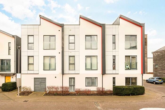2 Bedroom Flat For Sale In Cairns Avenue, London, SW16