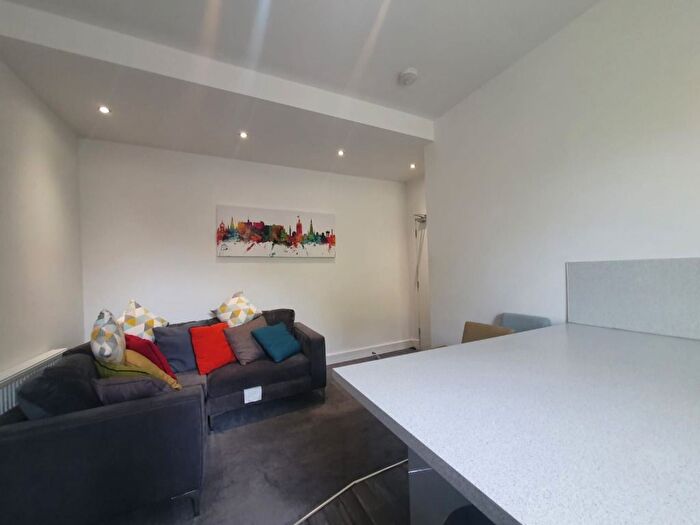 3 Bedroom Flat To Rent In Grindlay Street, Edinburgh, EH3