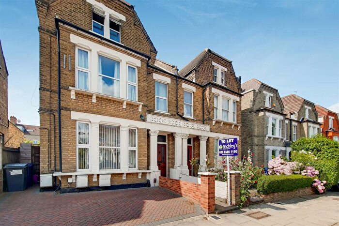 Flat To Rent In Station Road, Finchley Central, N3