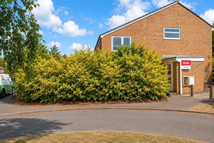 2 Bedroom End Of Terrace House For Sale In Greenfield Close, Dunstable, Bedfordshire, LU6