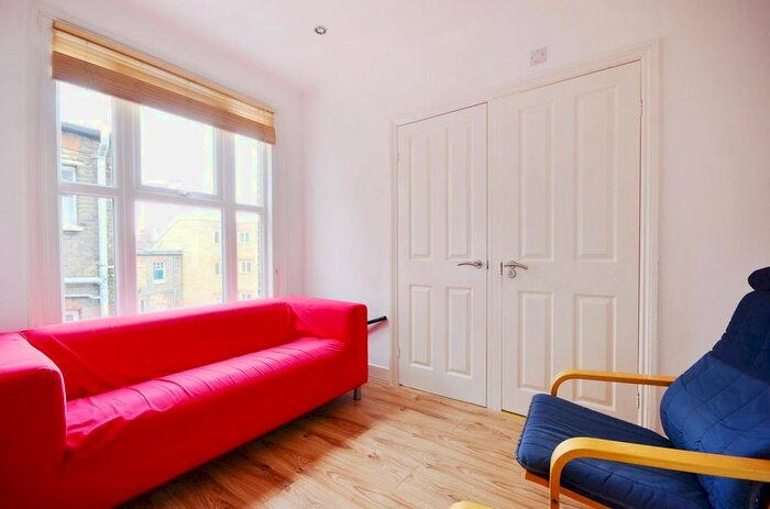 3 Bedroom Flat To Rent In Brixton Hill, Brixton, London, SW2