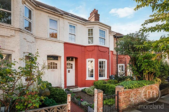 2 Bedroom Flat For Sale In Crewys Road, Childs Hill, NW2
