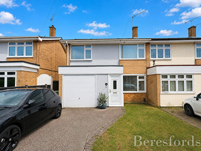 3 Bedroom Semi-Detached House For Sale In Grassmere Road, Hornchurch, RM11