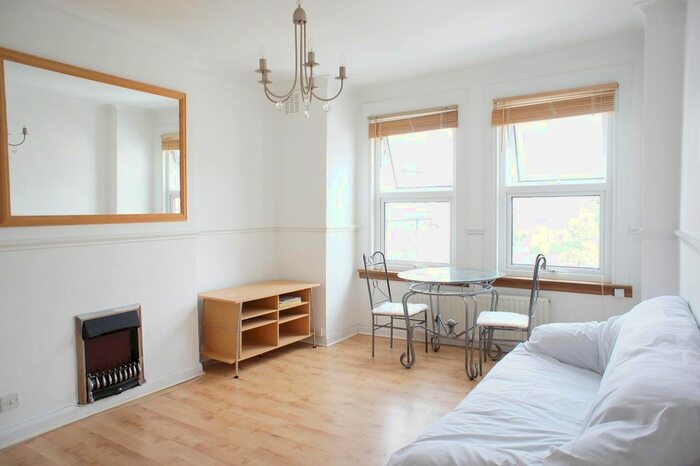 2 Bedroom Flat To Rent In Undercliff Road, London, SE13