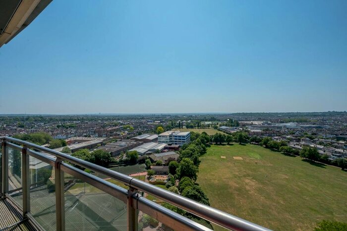 2 Bedroom Flat For Sale In Argento Tower, Wandsworth, London, SW18