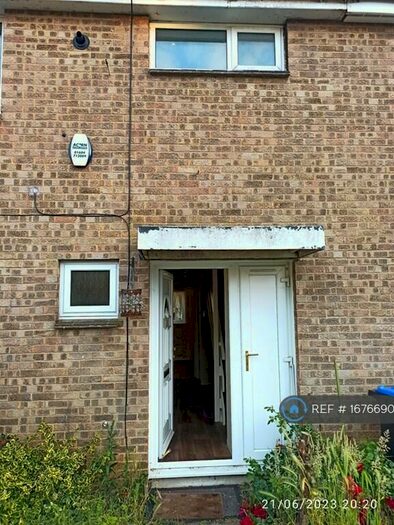 3 Bedroom Semi-Detached House To Rent In Greatmeadow, Northampton, NN3